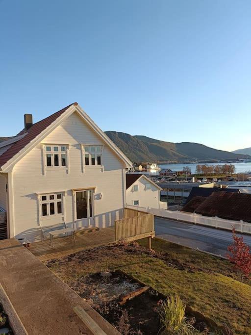 Charming House In Ulsteinvik With Free Parking Villa Ngoại thất bức ảnh