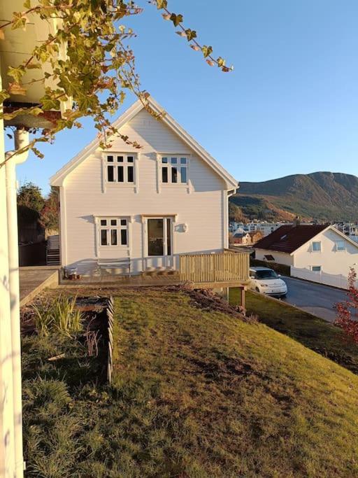 Charming House In Ulsteinvik With Free Parking Villa Ngoại thất bức ảnh